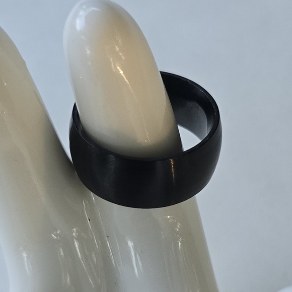 🖤 Smooth Matte Black Ring - Picture 4 of 7